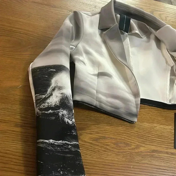 NWT Carbon 38 HTF Black and White Ocean Wave Scene zipper Cropped blazer, Xs‎ - Picture 6 of 7
